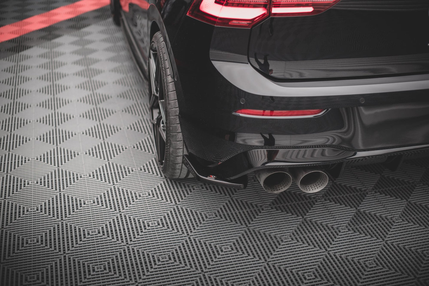 Heck Ansatz Flaps Diffusor V.2 für Volkswagen Golf R Mk8 schwarz Hochglanz