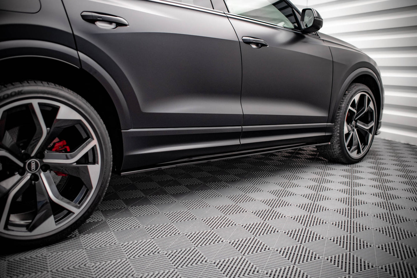 Seitenschweller Ansatz für Audi RSQ8 Mk1 schwarz Hochglanz