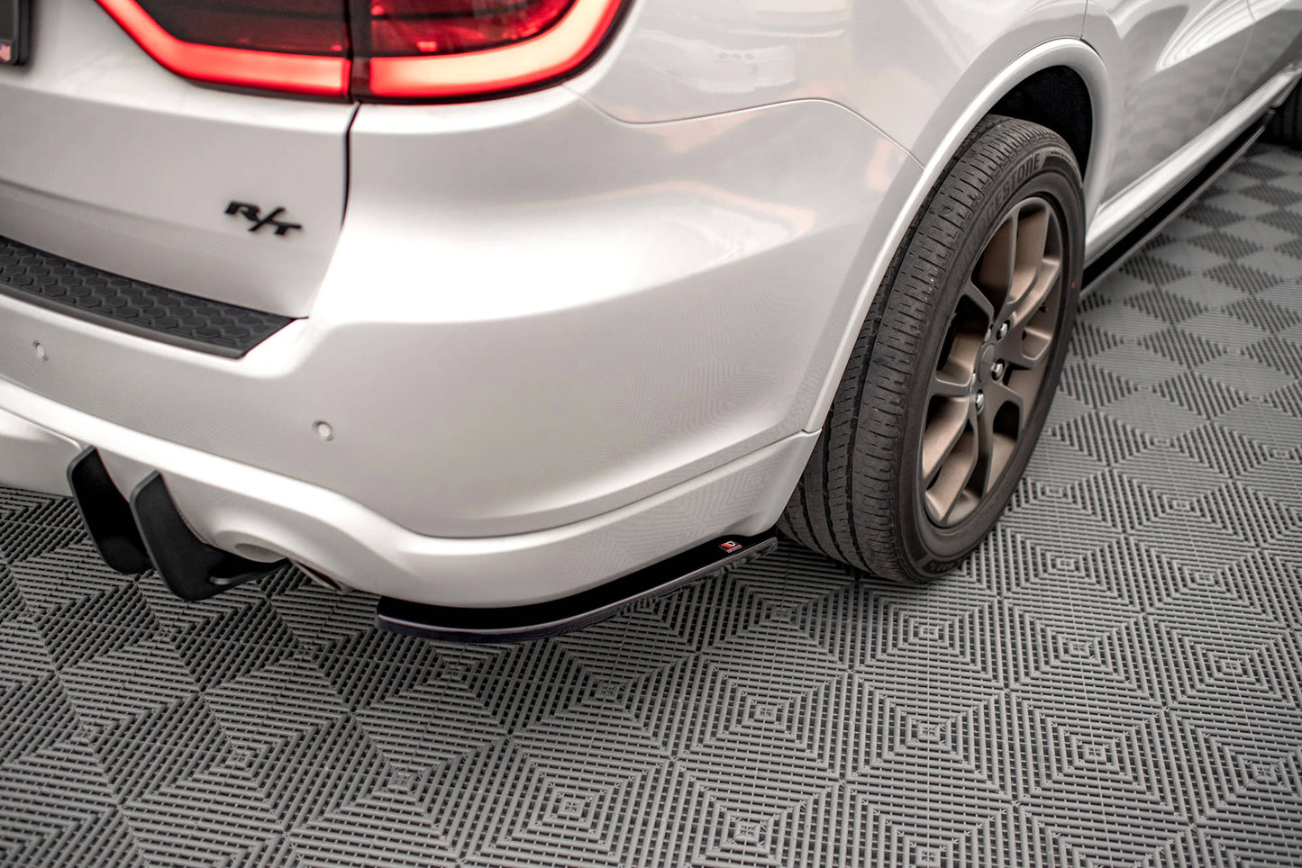 Heck Ansatz Flaps Diffusor für Dodge Durango RT Mk3 schwarz matt