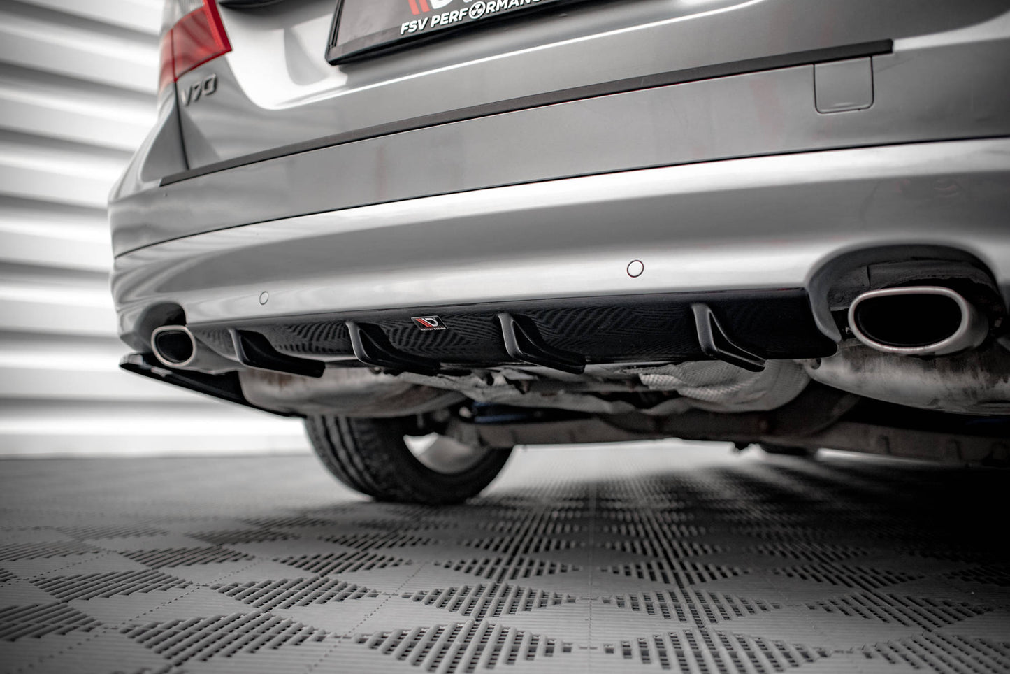 Diffusor Heck Ansatz für Volvo V70 Mk3 Carbon Look
