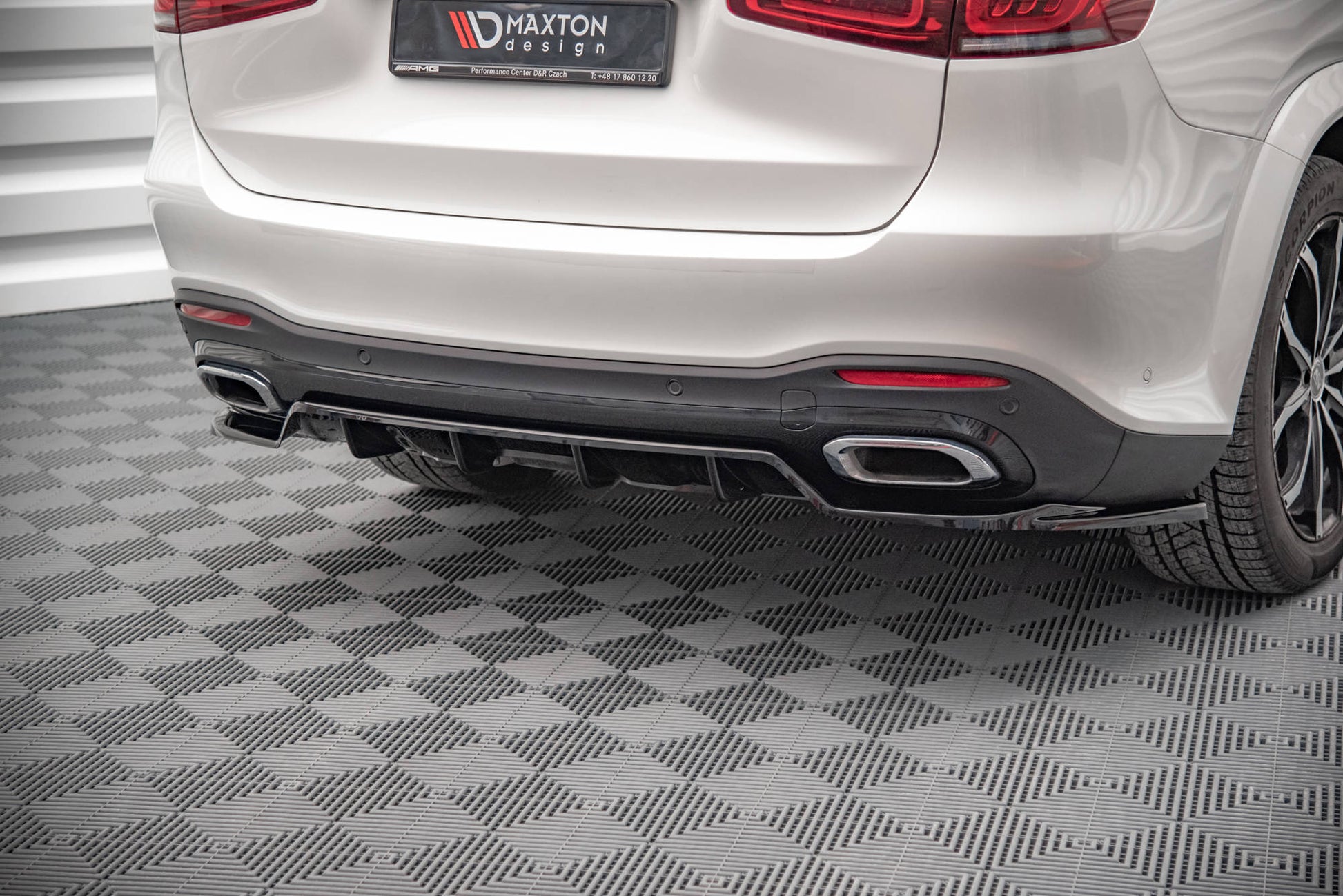 Mittlerer Diffusor Heck Ansatz DTM Look für Mercedes-Benz GLS AMG-Line X167 schwarz Hochglanz