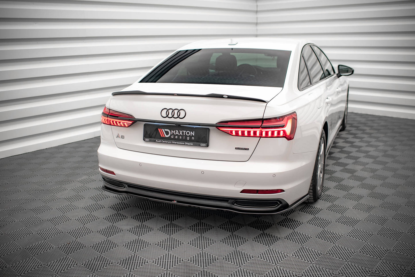 Mittlerer Diffusor Heck Ansatz für Audi A6 C8 Carbon Look