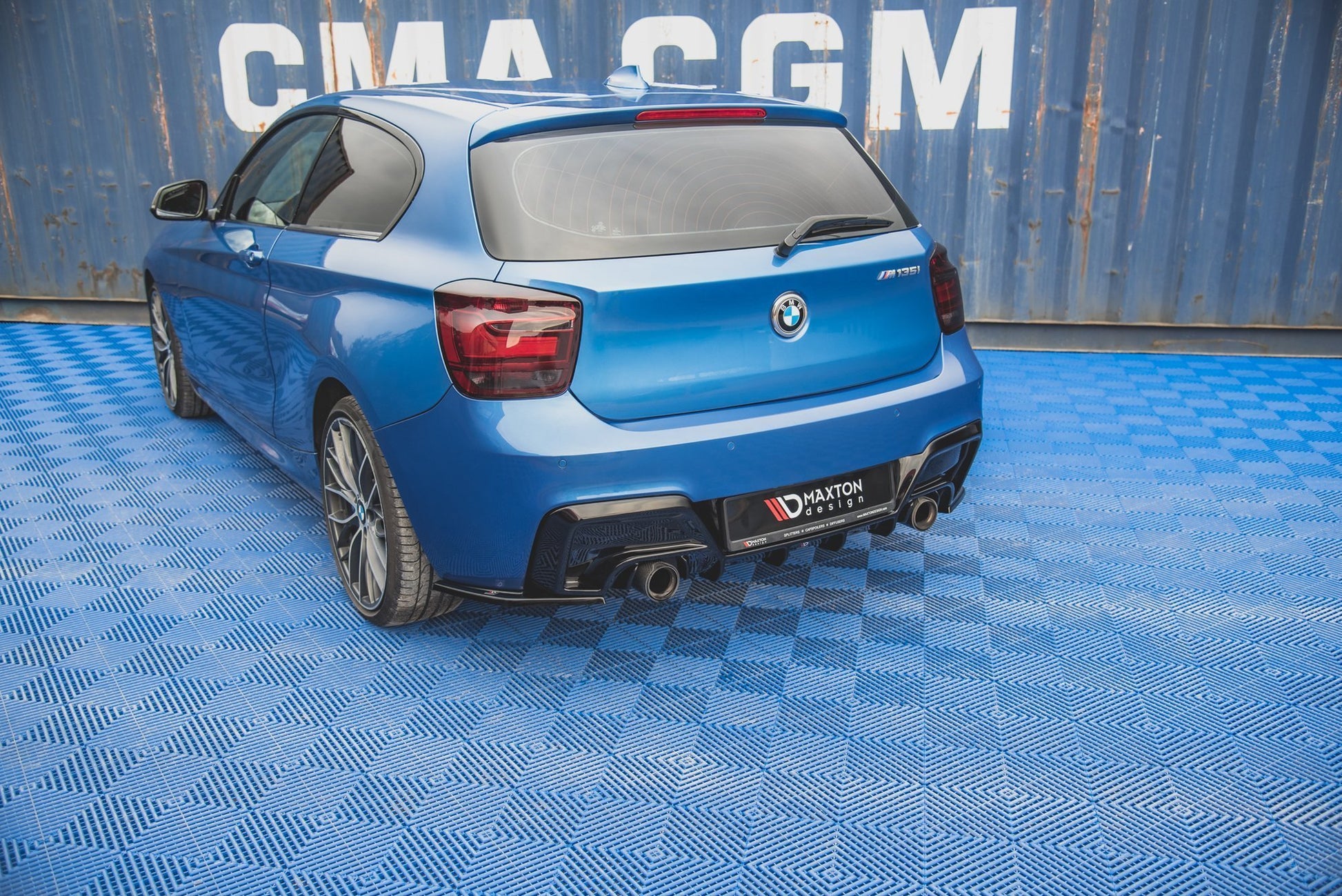 Heck Ansatz Flaps Diffusor V.2 für BMW M135i F20 Carbon Look