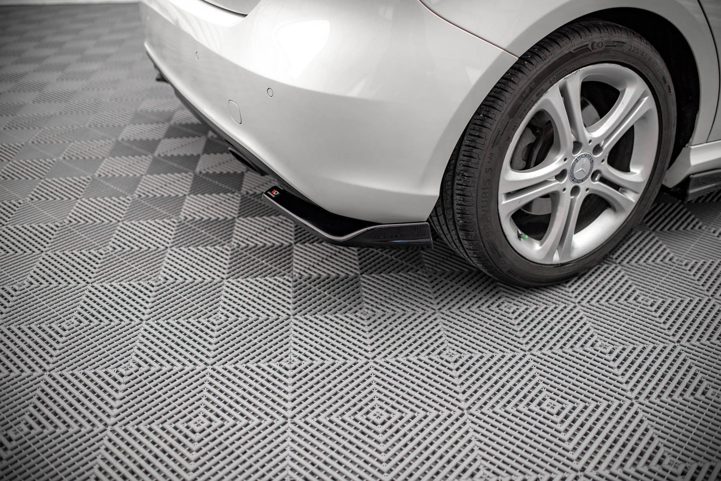 Heck Ansatz Flaps Diffusor V.1 für Mercedes-Benz A W176 Carbon Look