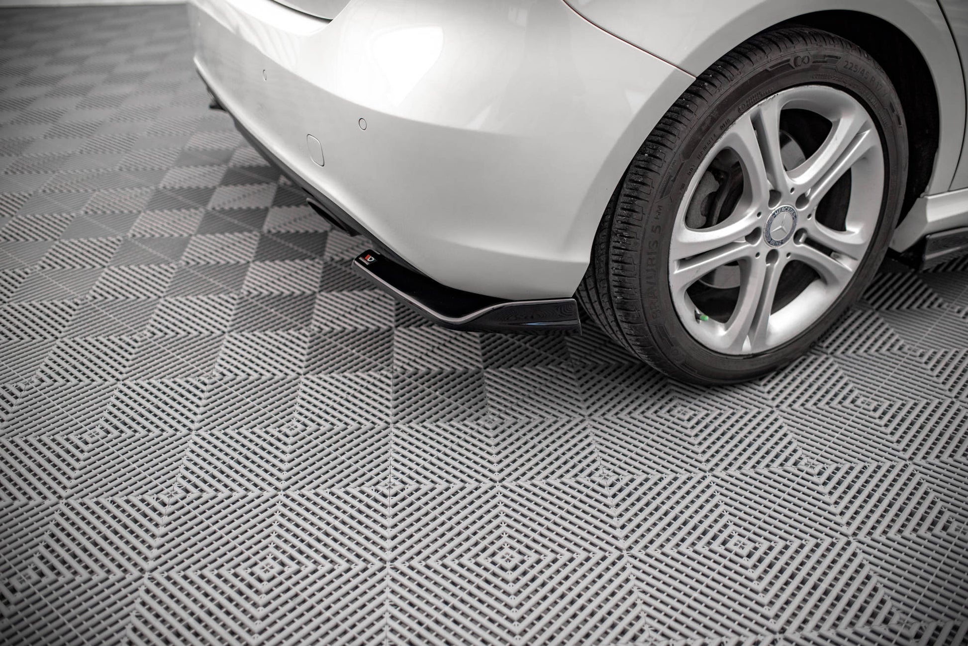Heck Ansatz Flaps Diffusor V.1 für Mercedes-Benz A W176 schwarz Hochglanz