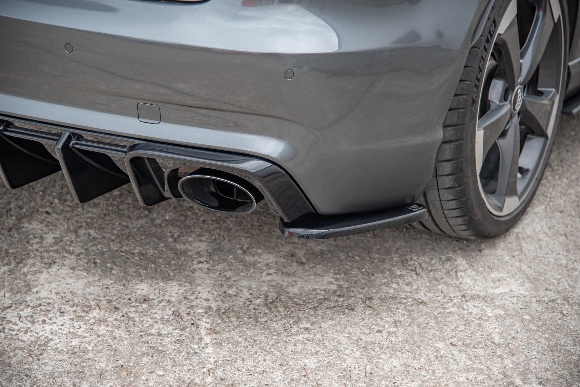 Heck Ansatz Flaps Diffusor V.2 für Audi RS3 8V Sportback Carbon Look