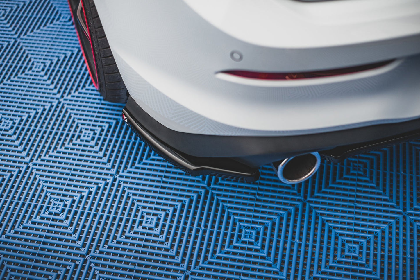 Heck Ansatz Flaps Diffusor für Volkswagen Golf 8 GTI schwarz Hochglanz