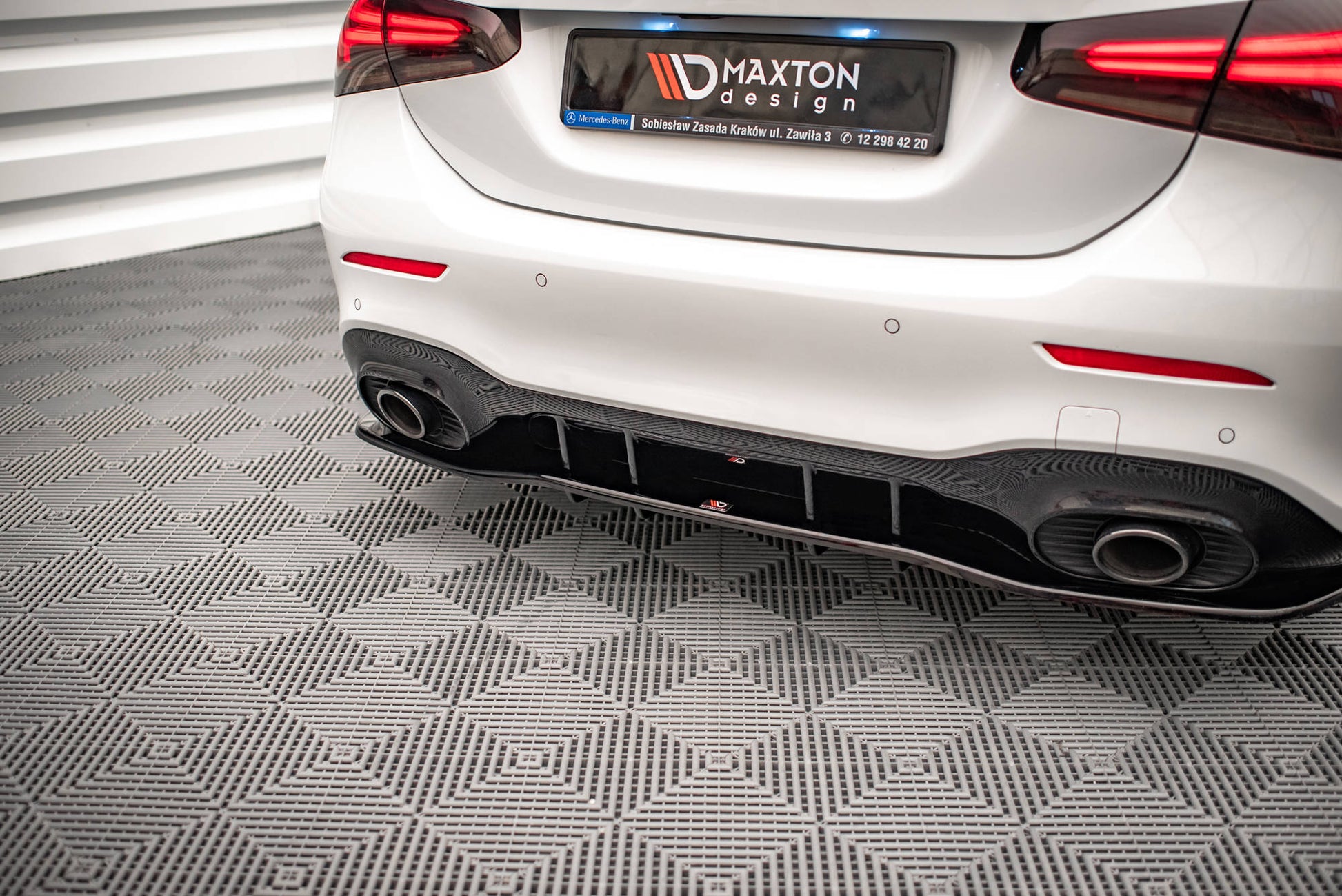 Mittlerer Diffusor Heck Ansatz DTM Look für V.1 Mercedes A 35 AMG Limousine V177 Carbon Look