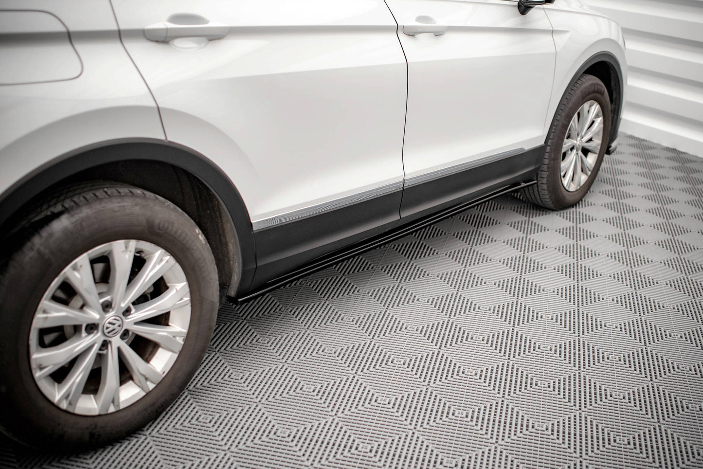 Seitenschweller Ansatz für Volkswagen Tiguan Mk2 schwarz matt