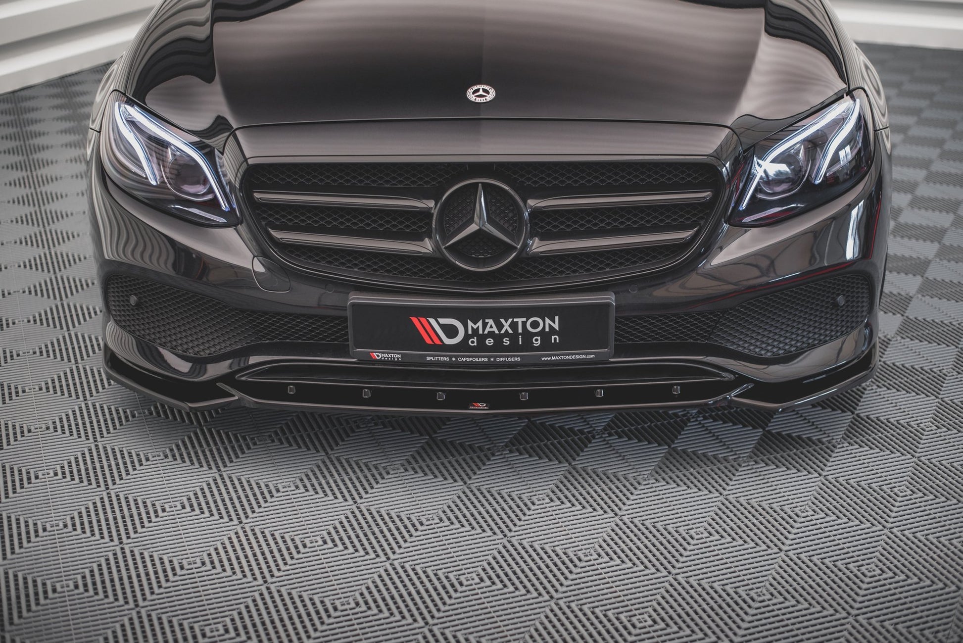 Front Ansatz für Mercedes-Benz E W213 schwarz Hochglanz