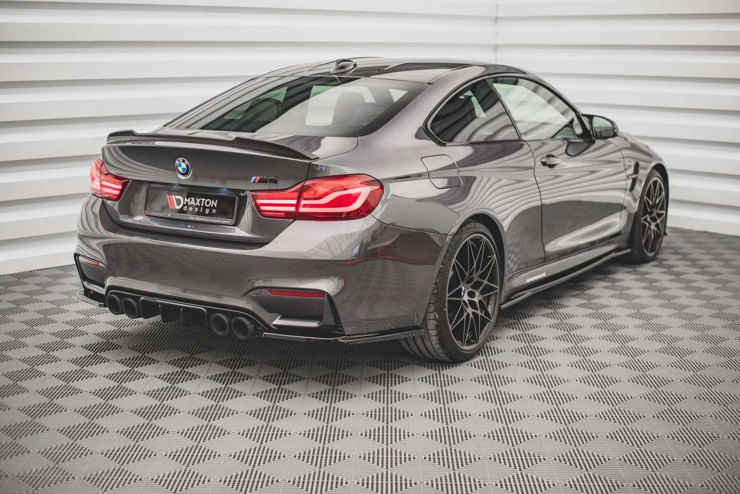 Heck Ansatz Flaps Diffusor V.2 für BMW M4 F82 schwarz Hochglanz