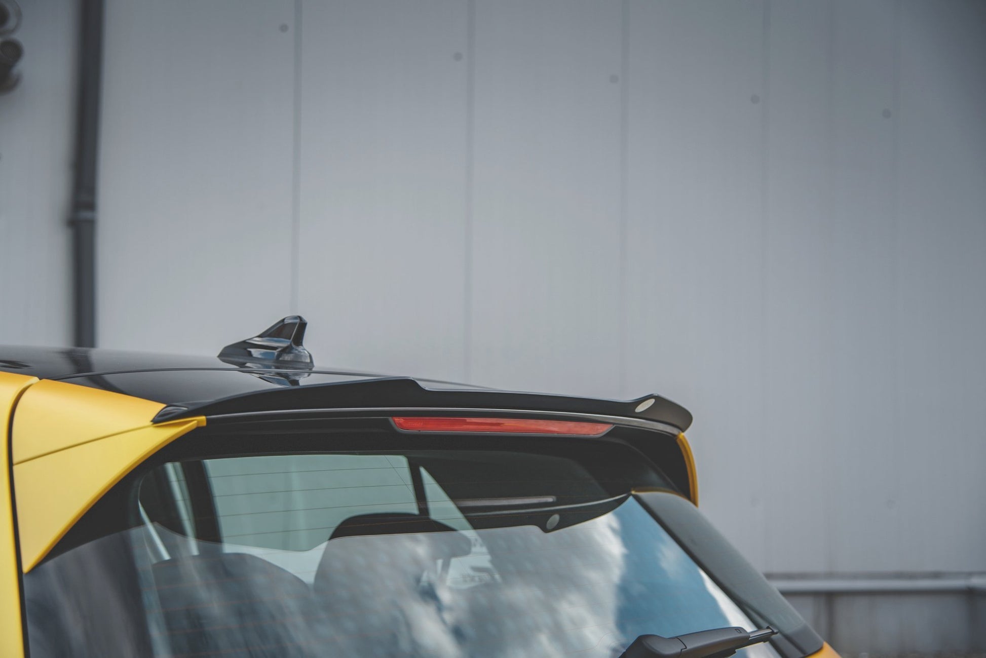 Spoiler CAP V.1 für VW Golf 8 schwarz Hochglanz
