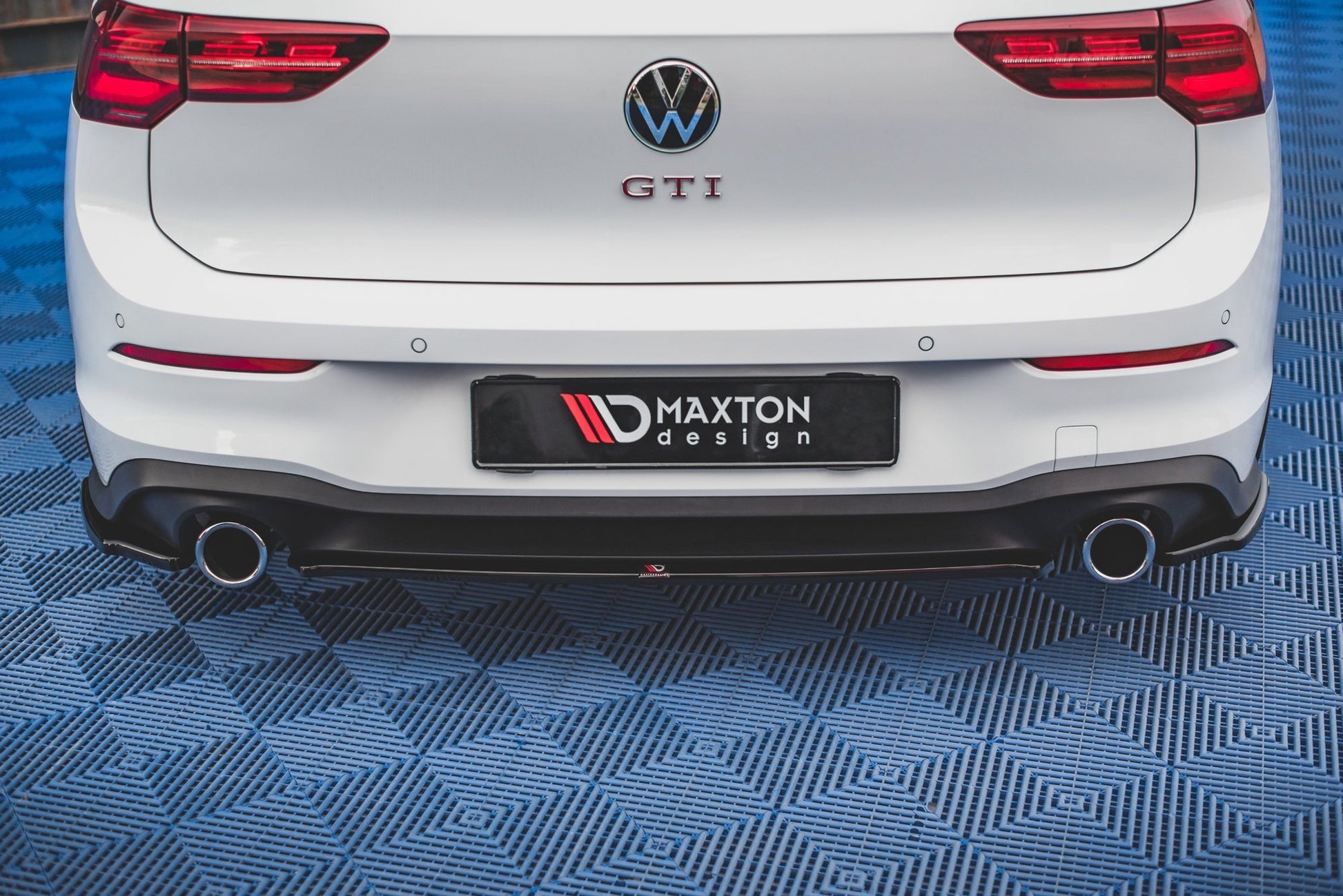 Mittlerer Diffusor Heck Ansatz für Volkswagen Golf 8 GTI schwarz matt