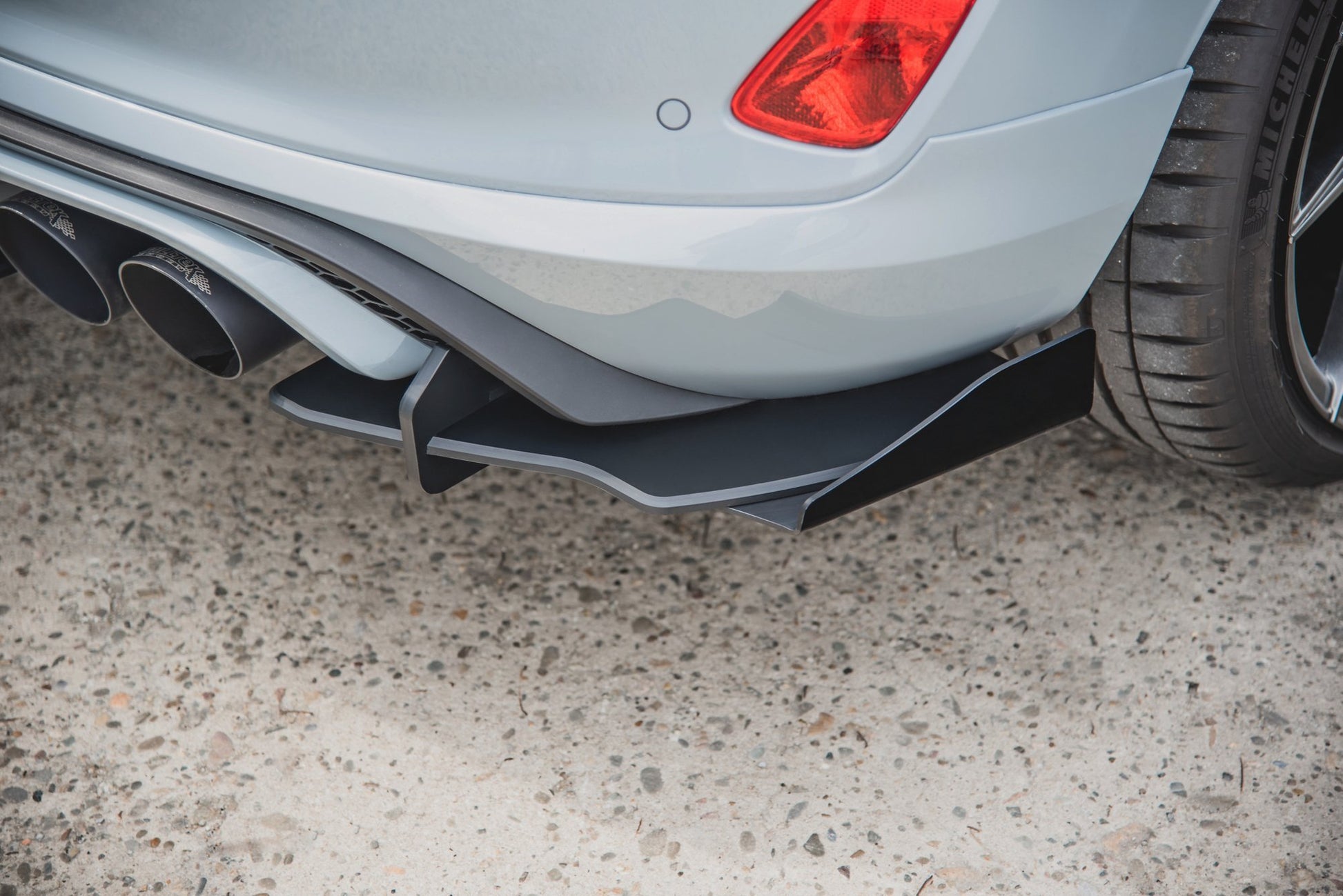Robuste Racing Diffusor Heck Ansatz für Ford Fiesta Mk8 ST