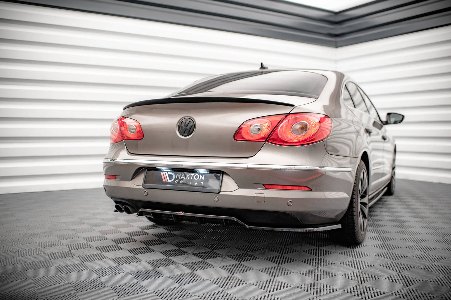 Mittlerer Diffusor Heck Ansatz DTM Look für Volkswagen Passat CC schwarz Hochglanz