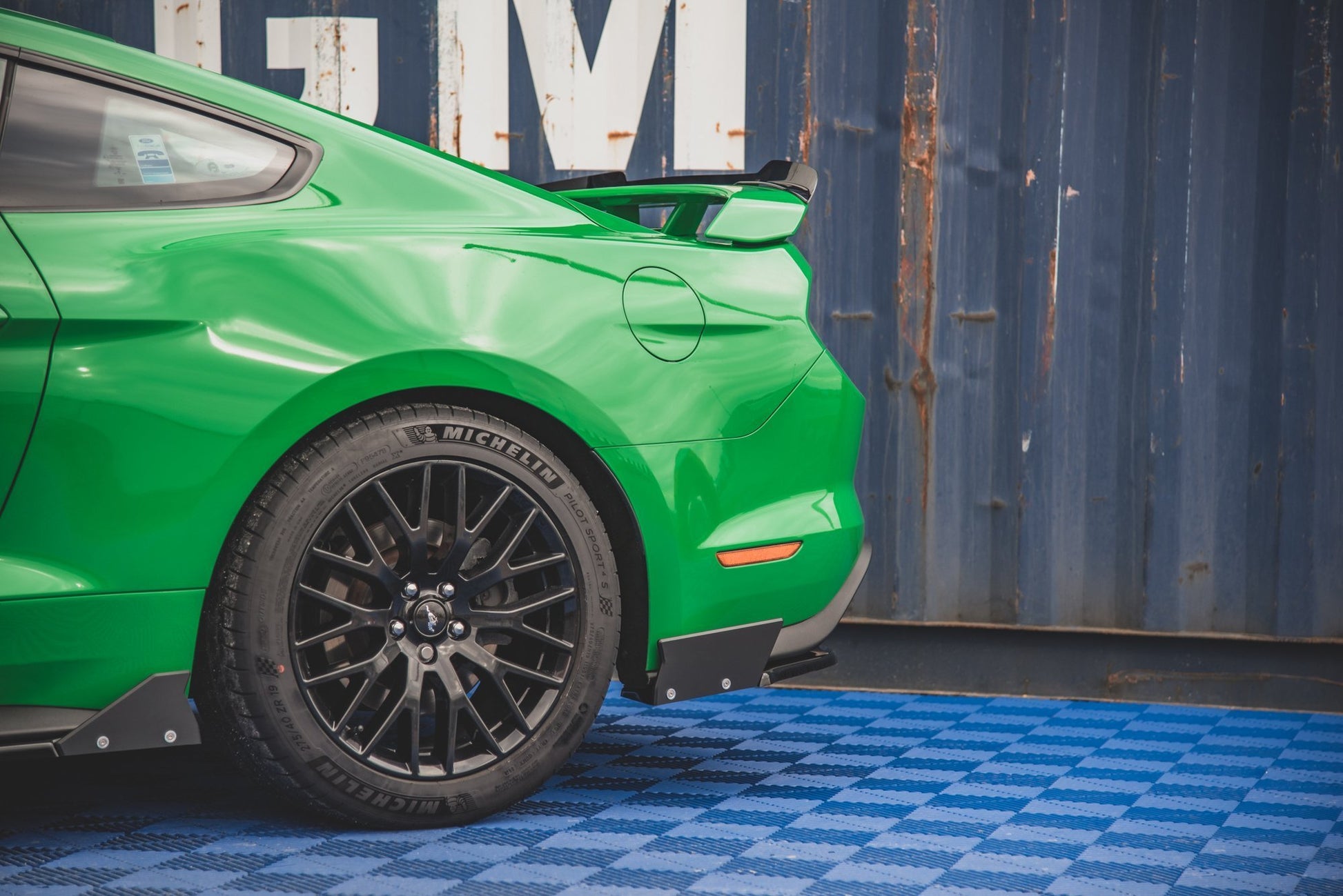 Heck Ansatz Flaps Diffusor +Flaps für V.1 Ford Mustang GT Mk6 Facelift