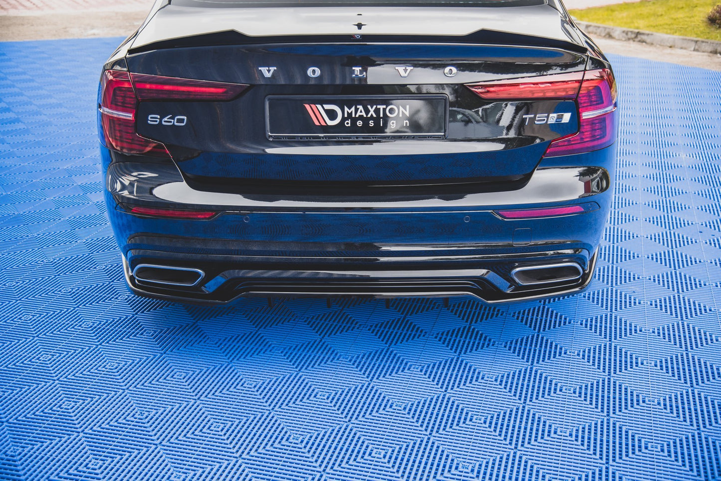 Mittlerer Diffusor Heck Ansatz DTM Look für Volvo S60/V60 R-Design Mk3 schwarz Hochglanz
