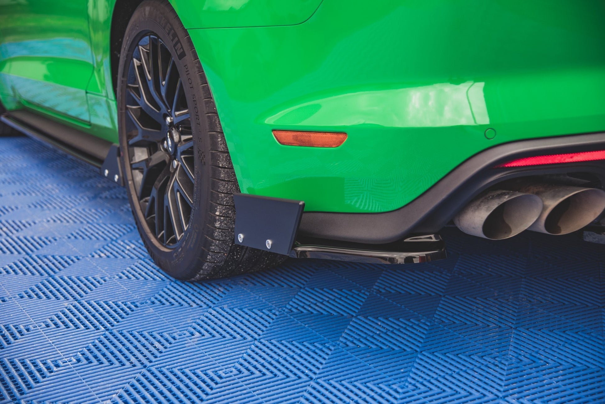 Heck Ansatz Flaps Diffusor +Flaps für V.1 Ford Mustang GT Mk6 Facelift