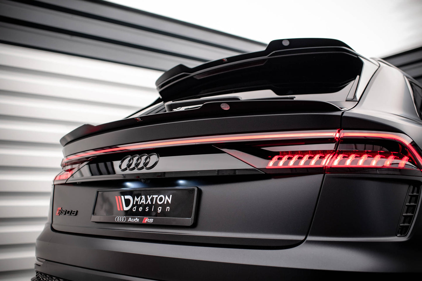 Niedriger Spoiler CAP für Audi RSQ8 Mk1 schwarz Hochglanz