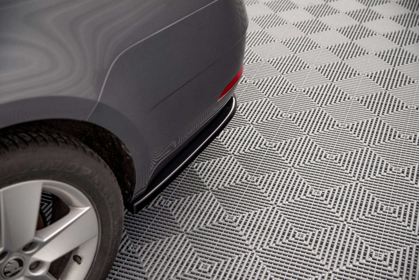 Heck Ansatz Flaps Diffusor für Skoda Octavia Mk3 Facelift Carbon Look