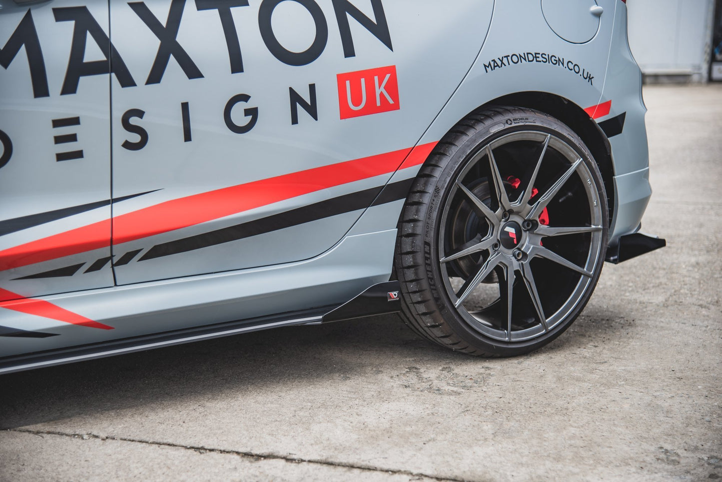 Robuste Racing Seitenschweller Ansatz für für + Front Stoßstangen Racing Flaps passend für Ford Fiesta Mk8 ST / ST-Line sc...
