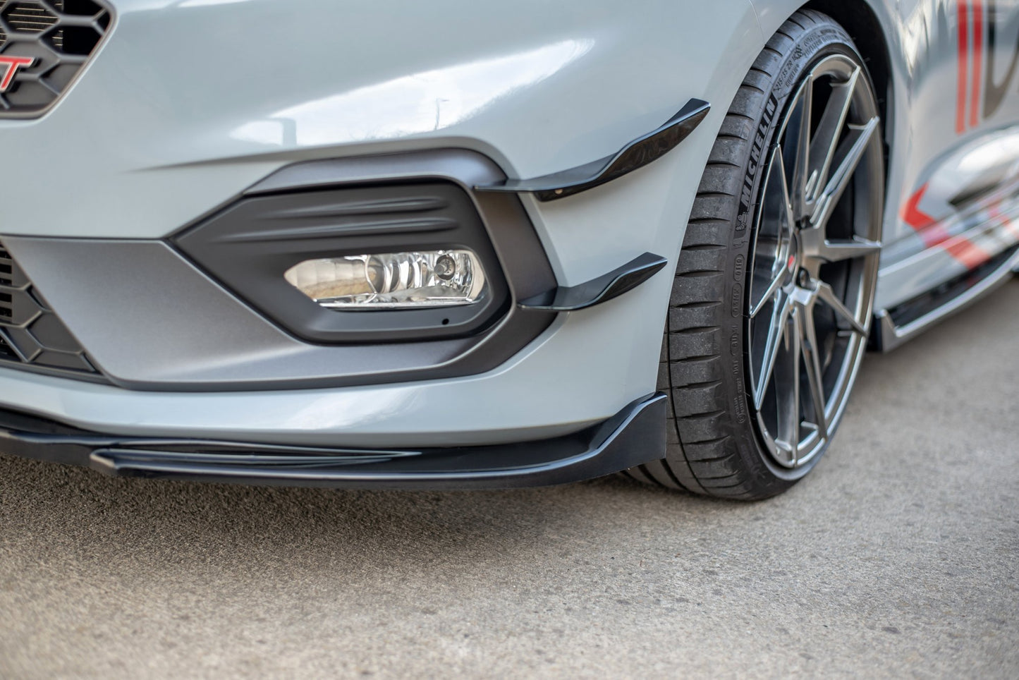 Front Ansatz V.4 für Ford Fiesta Mk8 ST / ST-Line Carbon Look