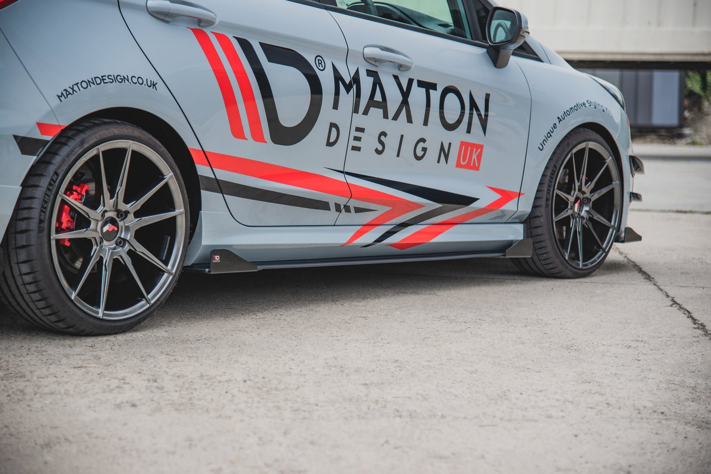 Robuste Racing Seitenschweller Ansatz für für + Front Stoßstangen Racing Flaps passend für Ford Fiesta Mk8 ST / ST-Line sc...