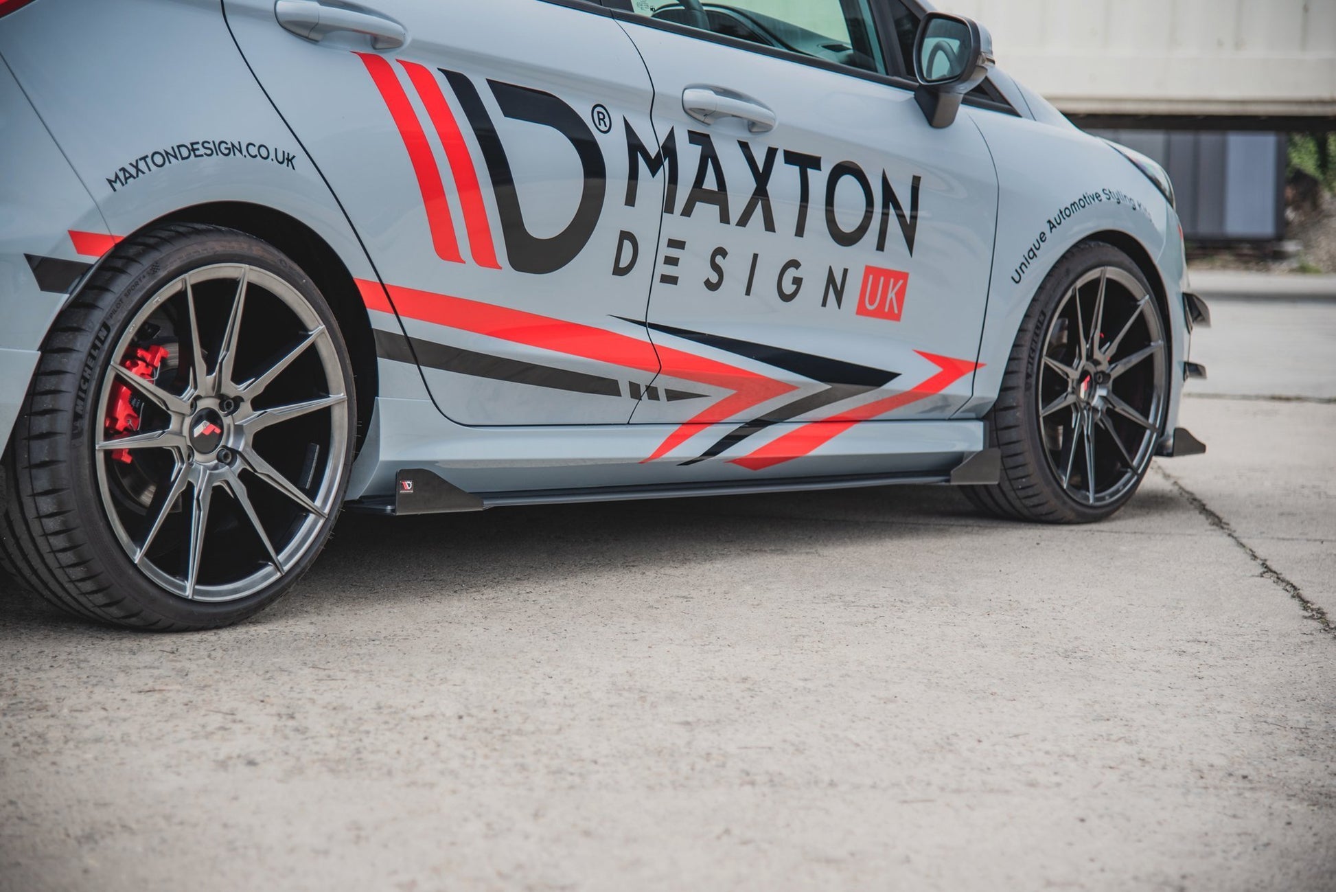 Robuste Racing Seitenschweller Ansatz für für + Front Stoßstangen Racing Flaps passend für Ford Fiesta Mk8 ST / ST-Line sc...