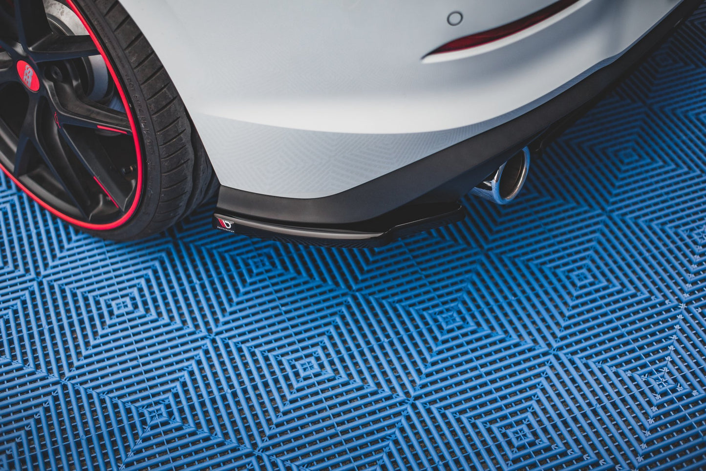 Heck Ansatz Flaps Diffusor für Volkswagen Golf 8 GTI Carbon Look