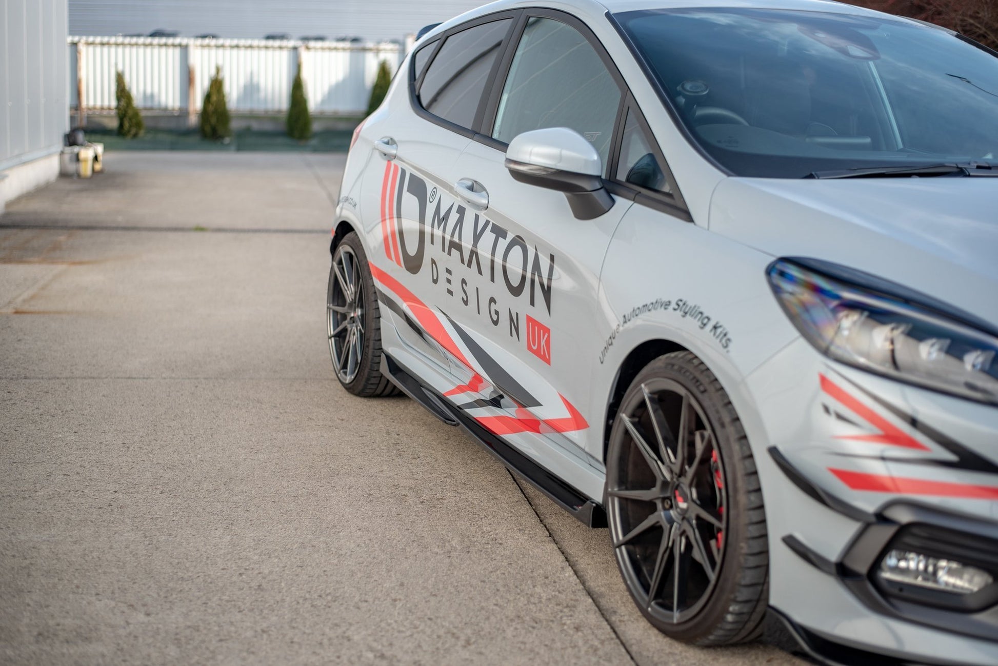 Seitenschweller Ansatz für V.4 Ford Fiesta Mk8 ST / ST-Line schwarz Hochglanz