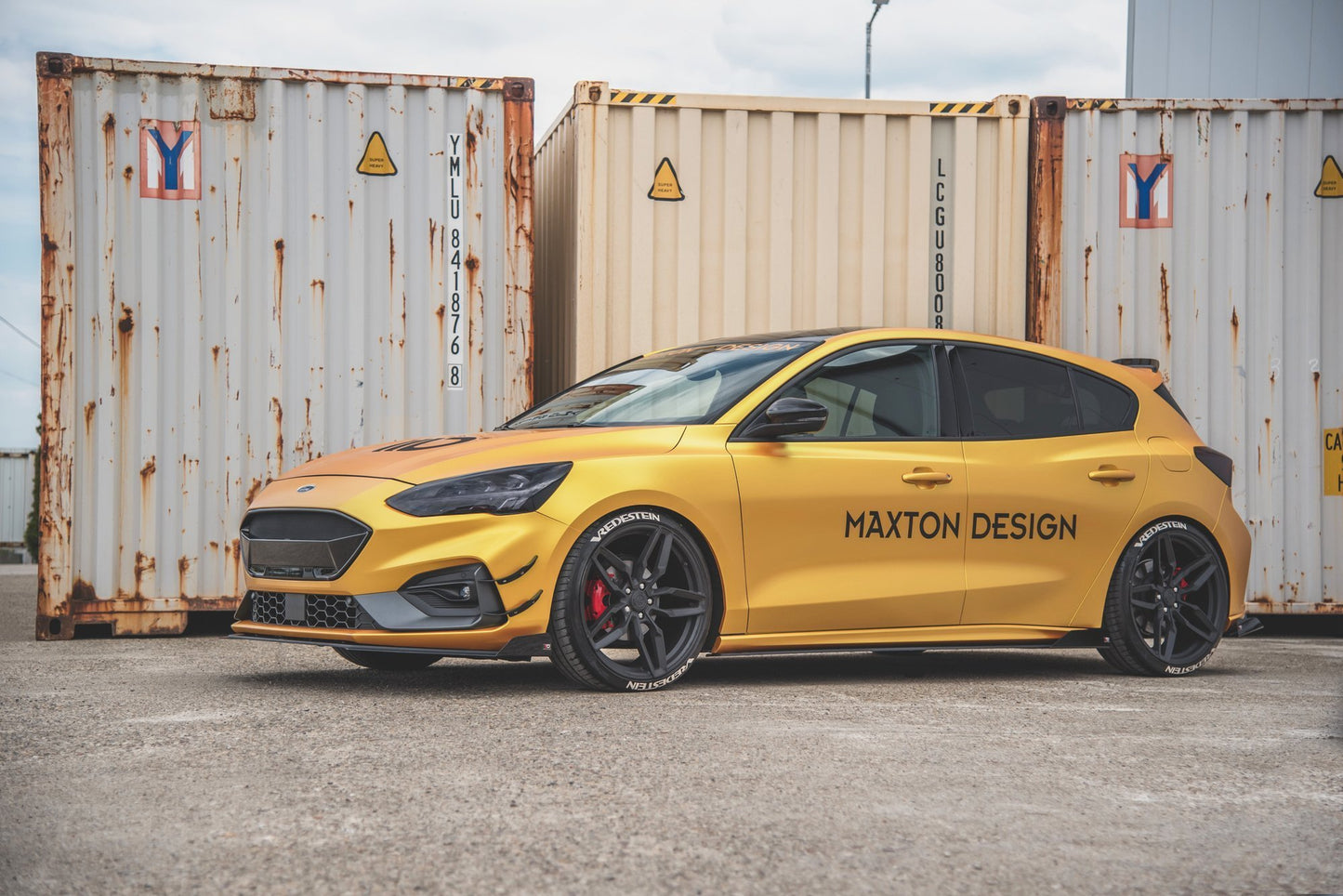 Robuste Racing Seitenschweller Ansatz für für + Flaps Ford Focus ST / ST-Line Mk4 schwarz Hochglanz