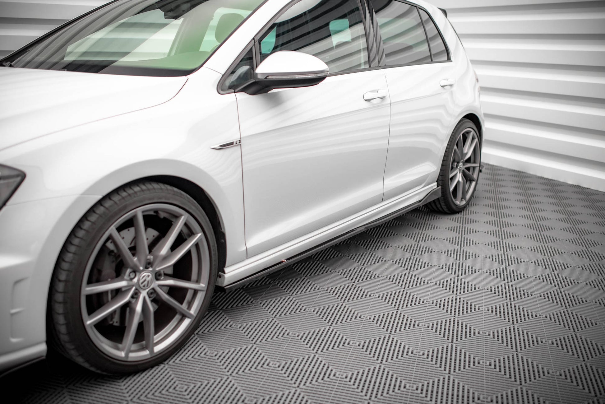 Seitenschweller Ansatz für V.2 für Volkswagen Golf R Mk7 schwarz matt