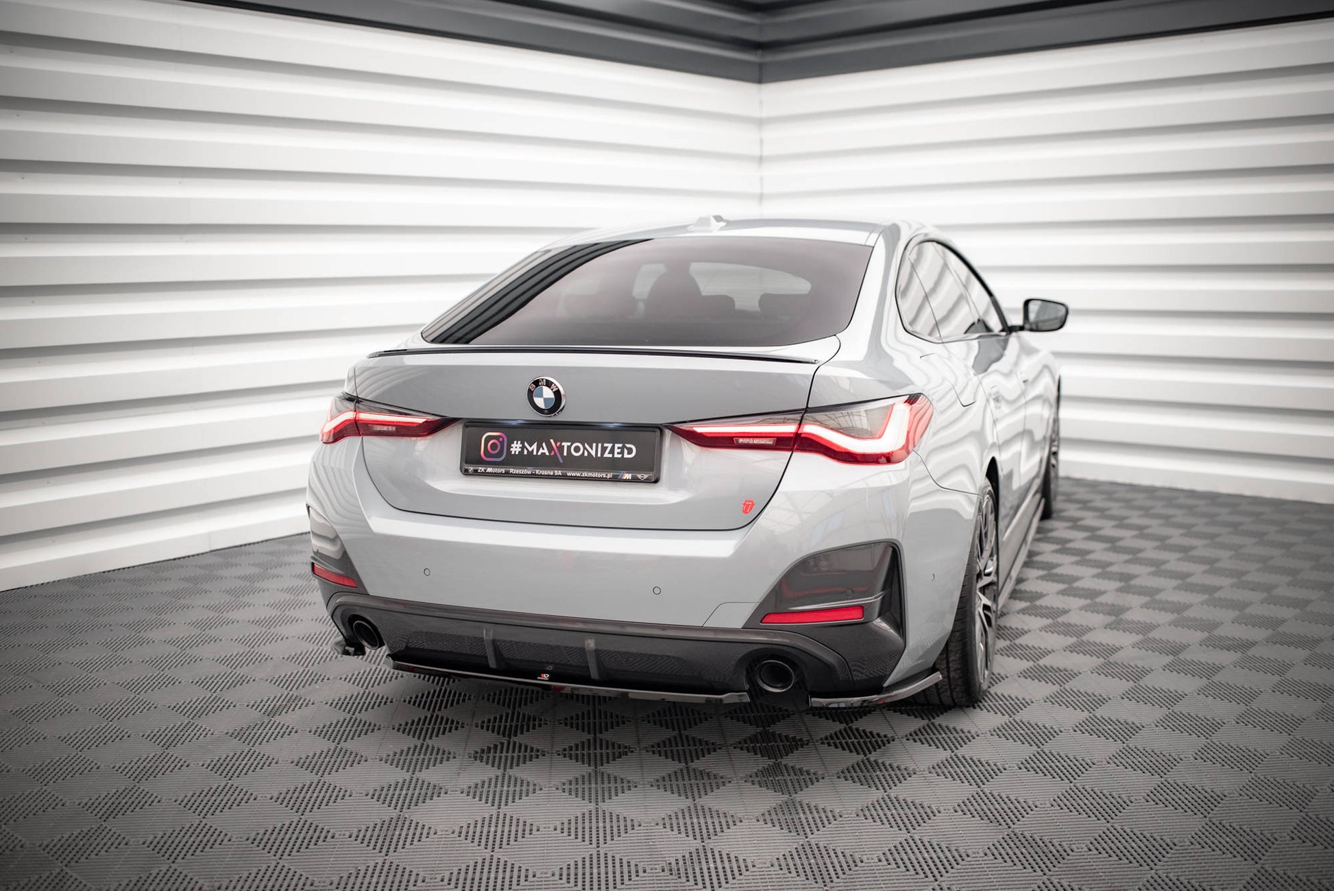Mittlerer Diffusor Heck Ansatz für BMW 4er Gran Coupe M-Paket G26 schwarz Hochglanz