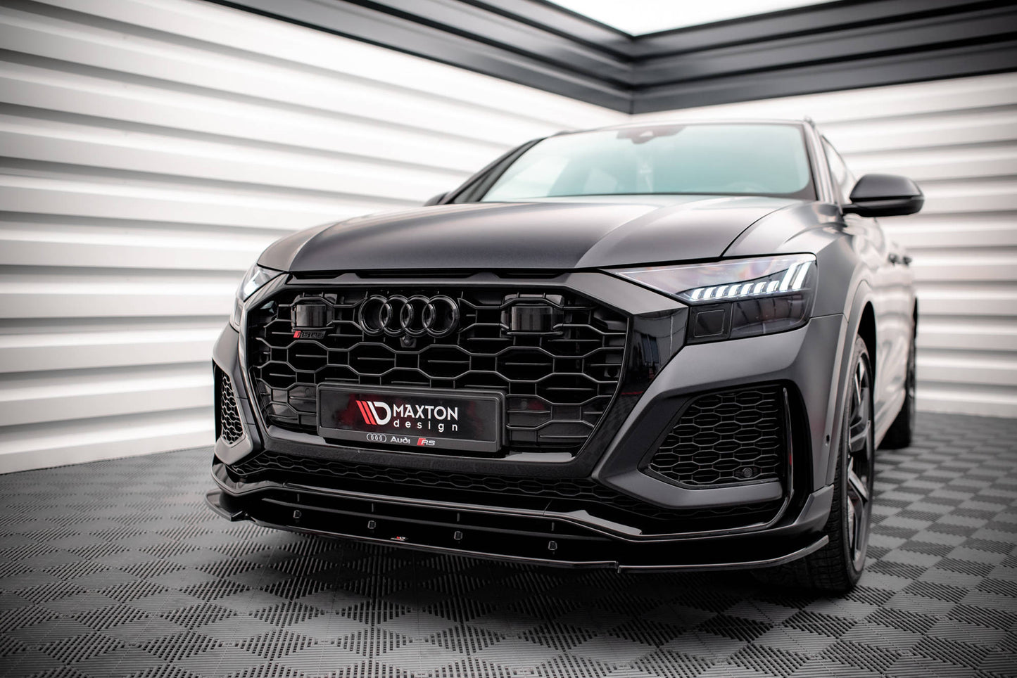 Front Ansatz V.1 für Audi RSQ8 Mk1 schwarz Hochglanz