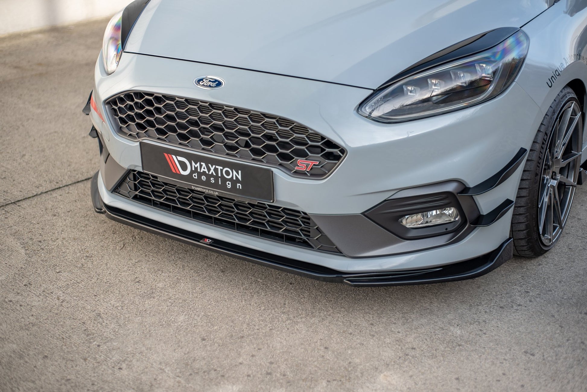 Front Ansatz V.4 für Ford Fiesta Mk8 ST / ST-Line schwarz matt