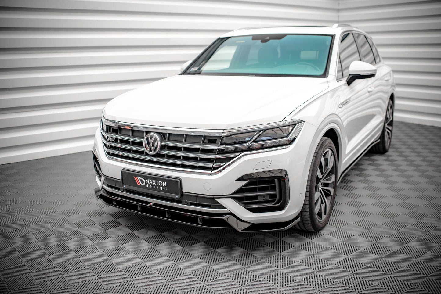 Front Ansatz für Volkswagen Touareg R-Line Mk3 Carbon Look
