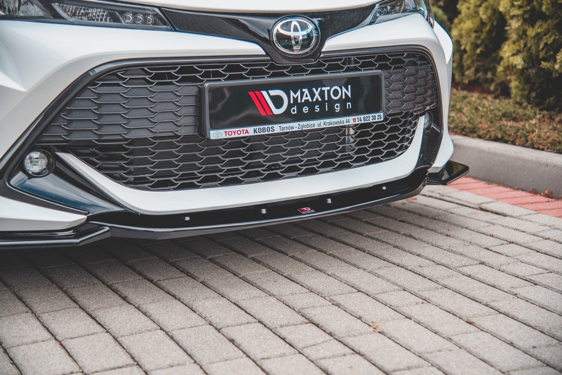 Front Ansatz V.2 für Toyota Corolla XII Touring Sports/ Hatchback schwarz Hochglanz