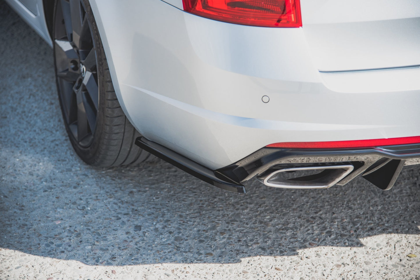 Heck Ansatz Flaps Diffusor V.2 für Skoda Octavia RS Mk3/Mk3 FL Hatchback/Kombi  schwarz Hochglanz