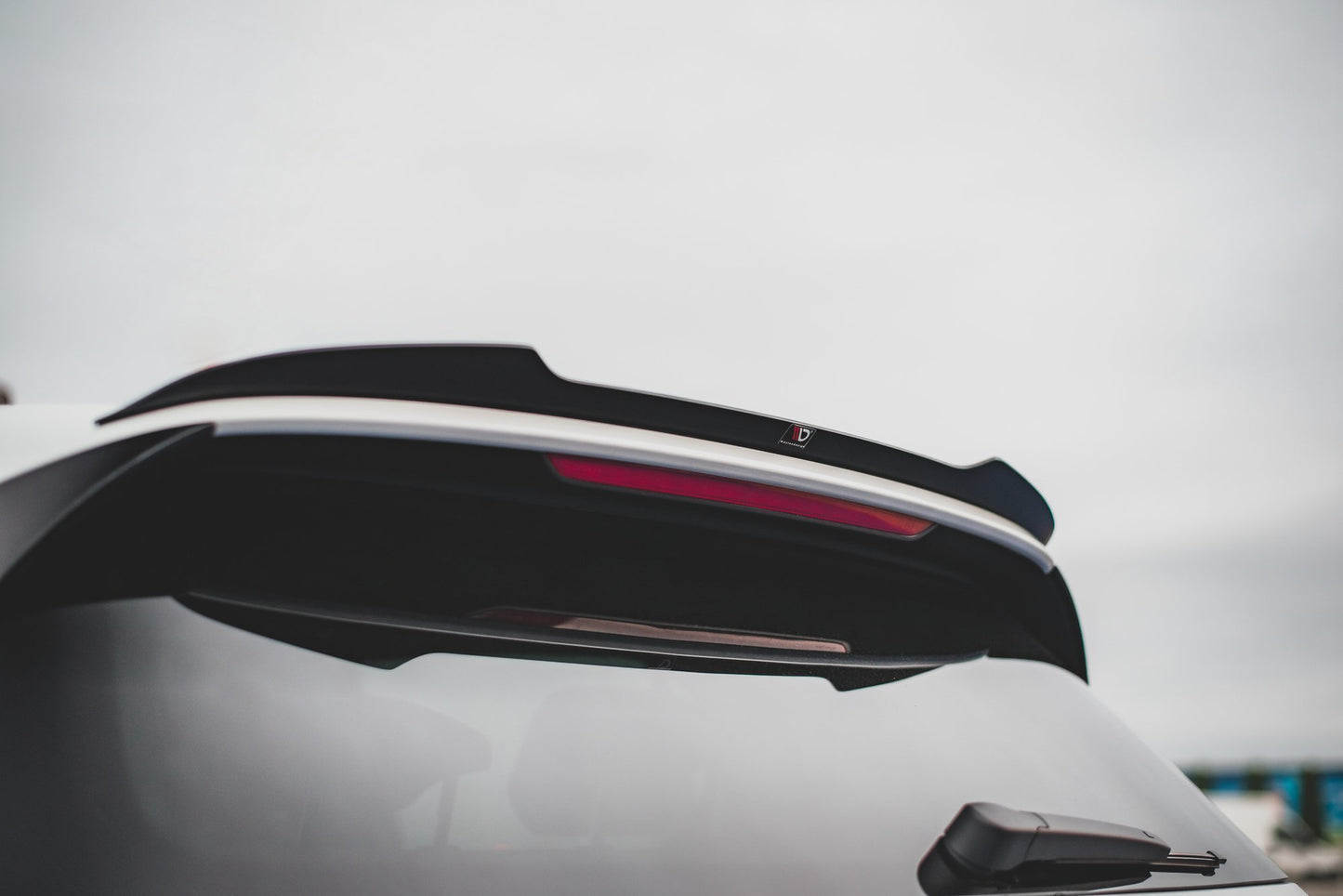 Spoiler CAP V.1 für Volkswagen Golf 8 GTI / R schwarz Hochglanz