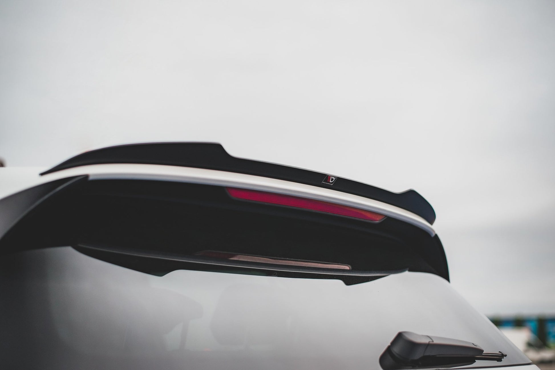 Spoiler CAP V.1 für Volkswagen Golf 8 GTI / R schwarz Hochglanz