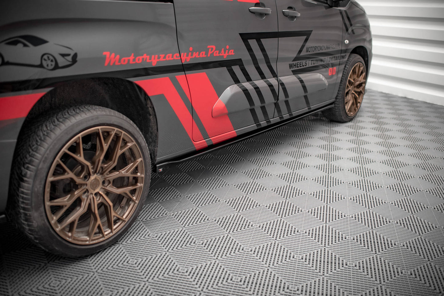 Seitenschweller Ansatz für Peugeot Partner Maxi Mk3 schwarz Hochglanz
