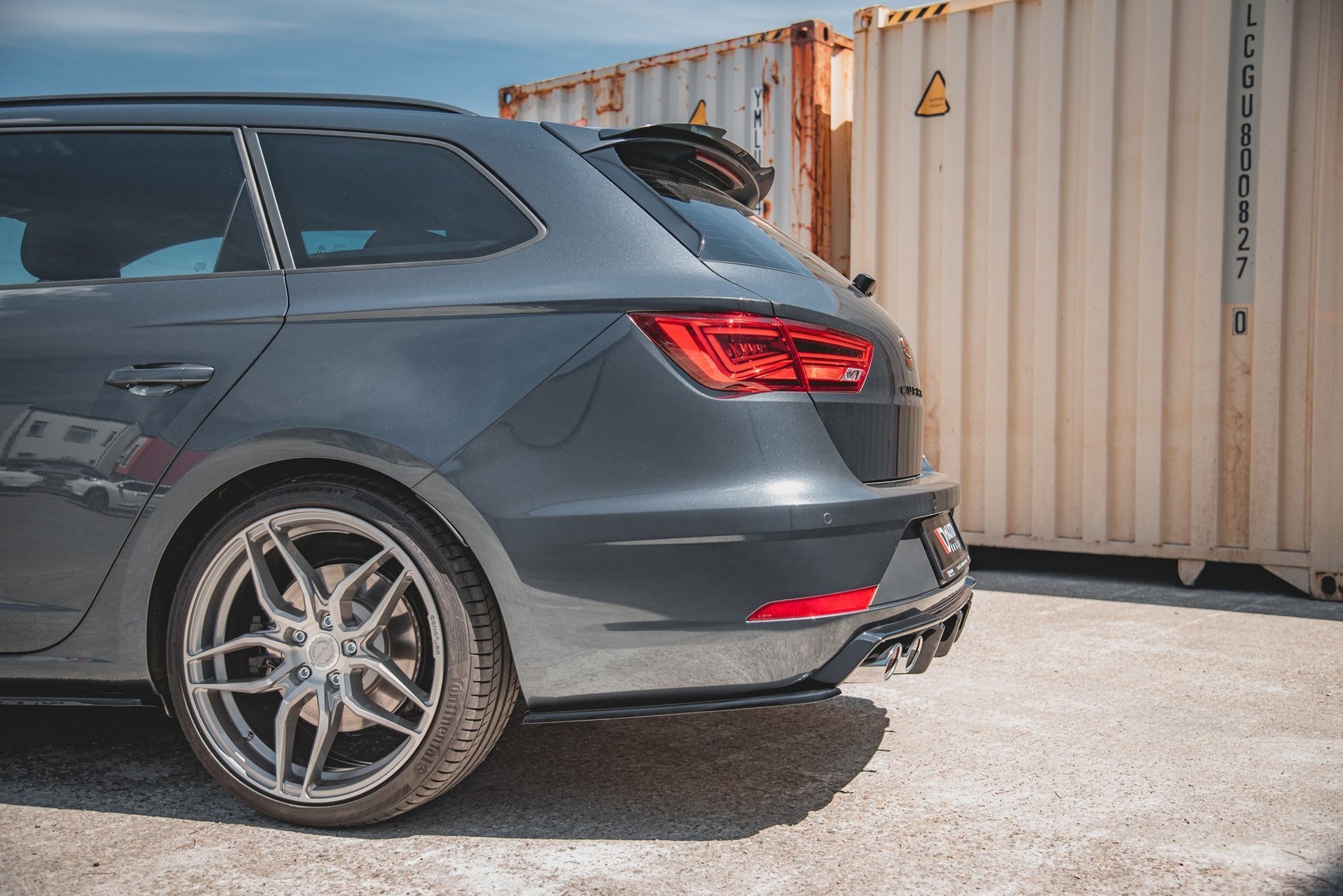 Heck Ansatz Flaps Diffusor V.2 für Seat Leon Cupra Mk3 FL Sportstourer Carbon Look