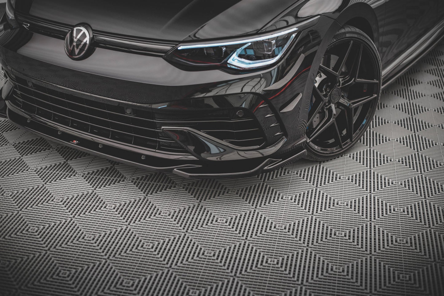 Front Ansatz V.4 für Volkswagen Golf R Mk8 schwarz matt