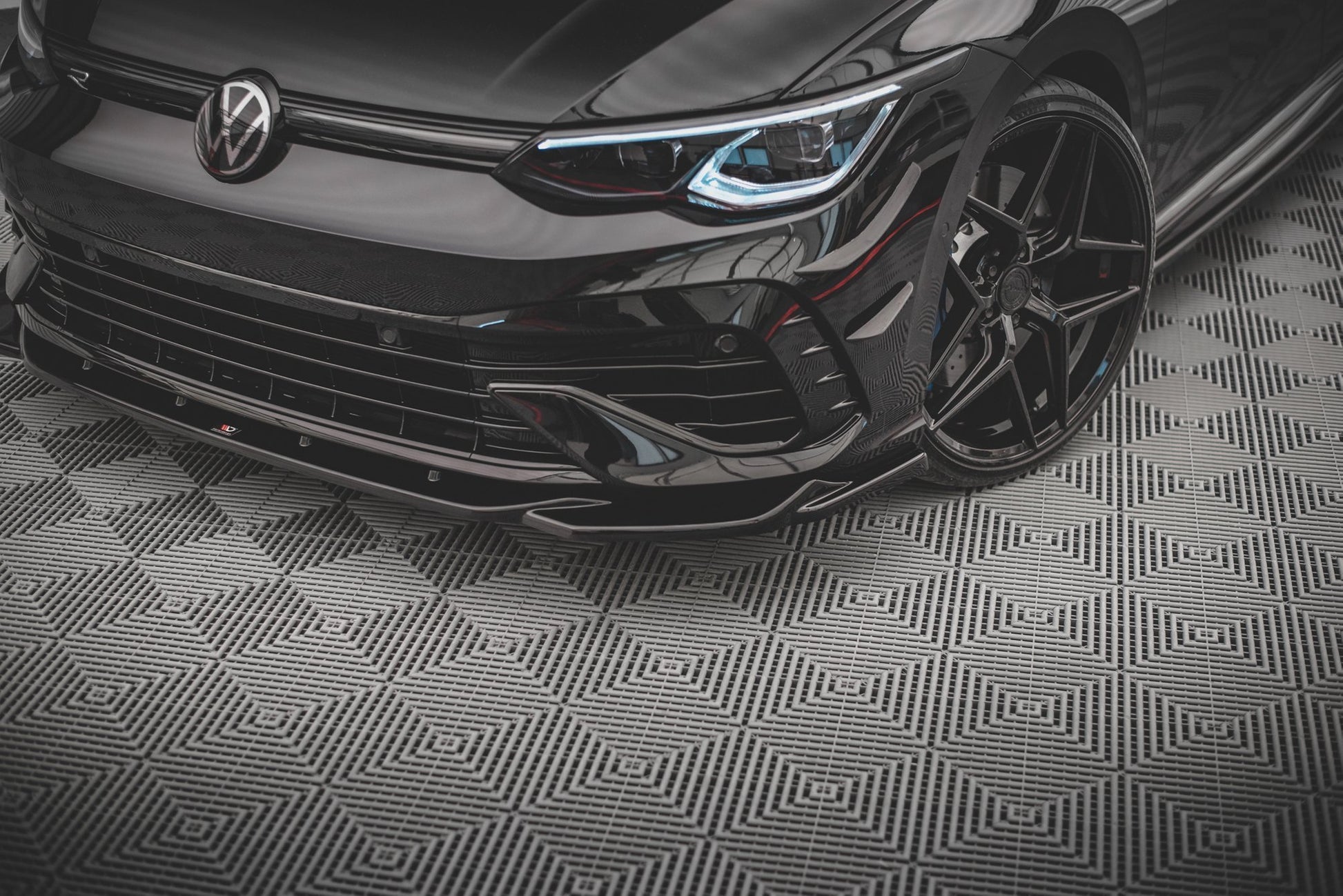 Front Ansatz V.4 für Volkswagen Golf R Mk8 schwarz matt