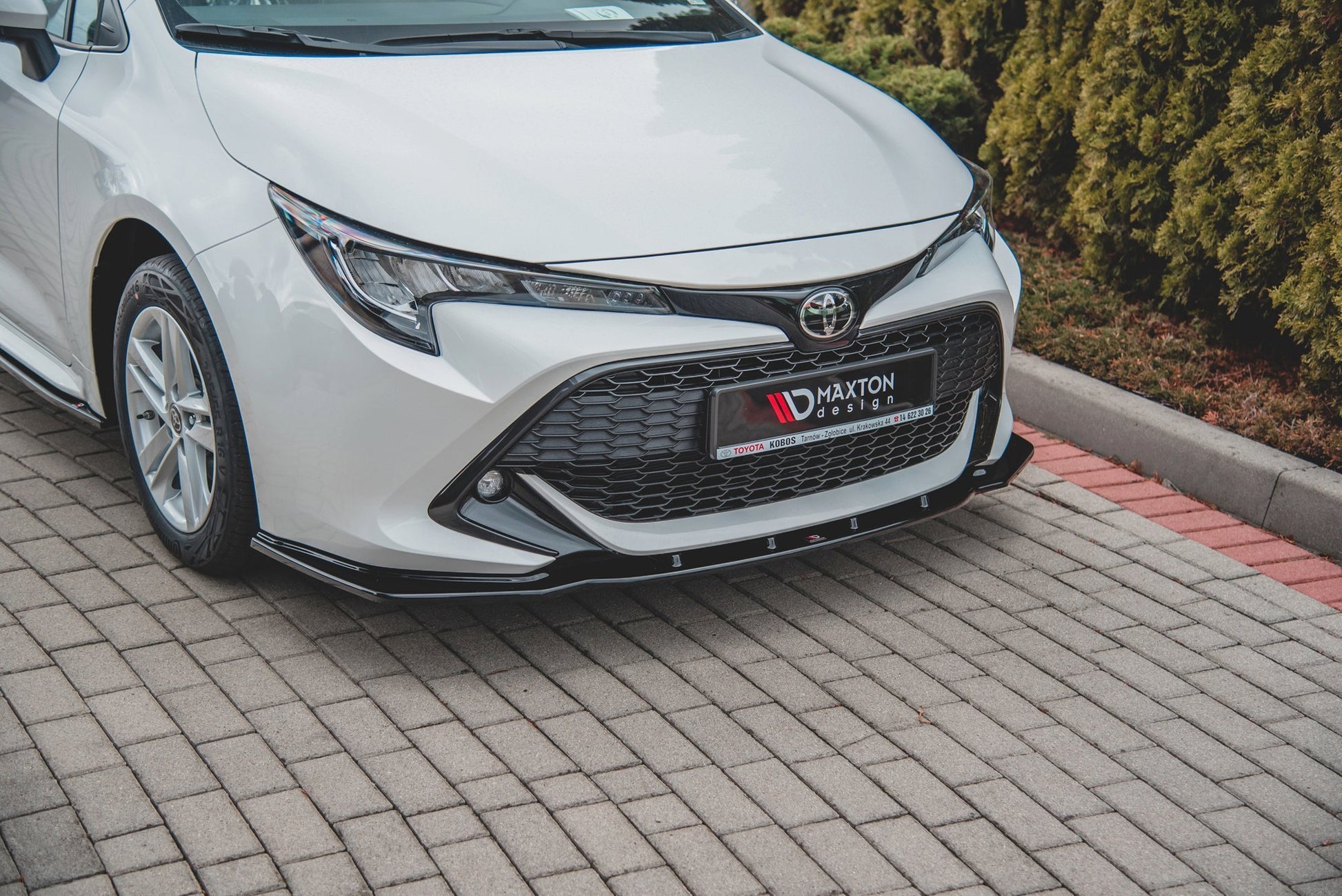Front Ansatz V.1 für Toyota Corolla XII Touring Sports/ Hatchback Carbon Look
