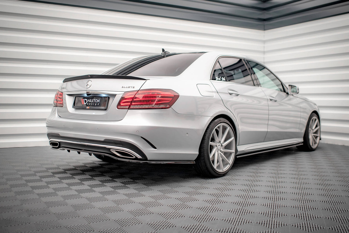 Mittlerer Diffusor Heck Ansatz DTM Look für Mercedes-Benz E AMG-Line Limousine W212 Facelift Carbon Look