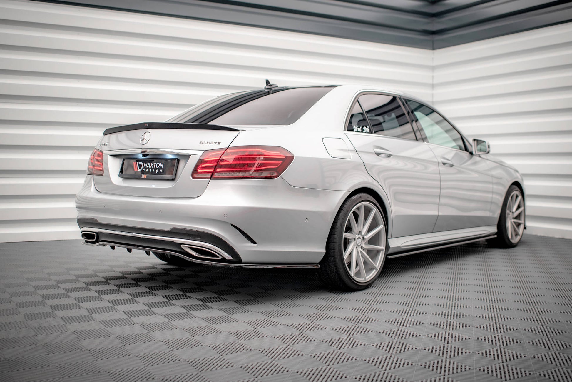 Mittlerer Diffusor Heck Ansatz DTM Look für Mercedes-Benz E AMG-Line Limousine W212 Facelift Carbon Look