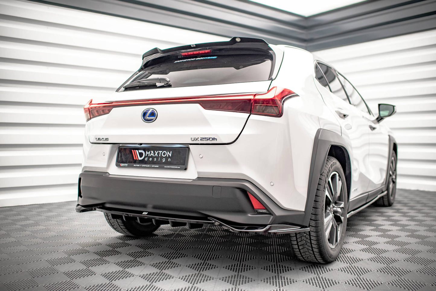 Mittlerer Diffusor Heck Ansatz DTM Look für Lexus UX Mk1 schwarz matt