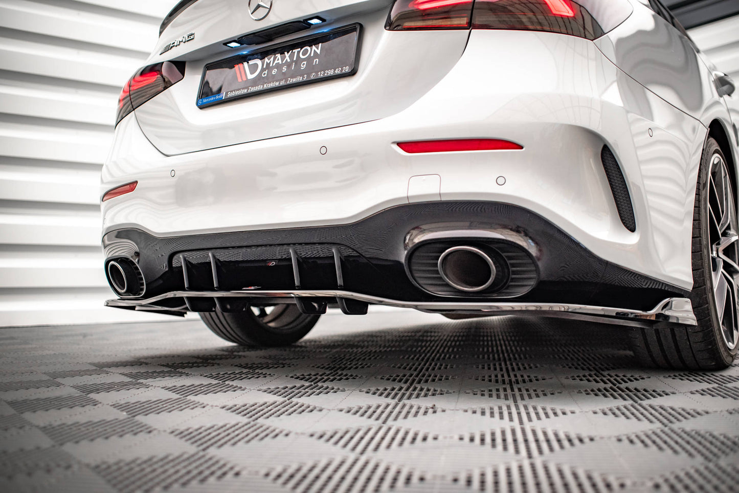 Mittlerer Diffusor Heck Ansatz DTM Look für V.2 Mercedes A 35 AMG Limousine V177 Carbon Look
