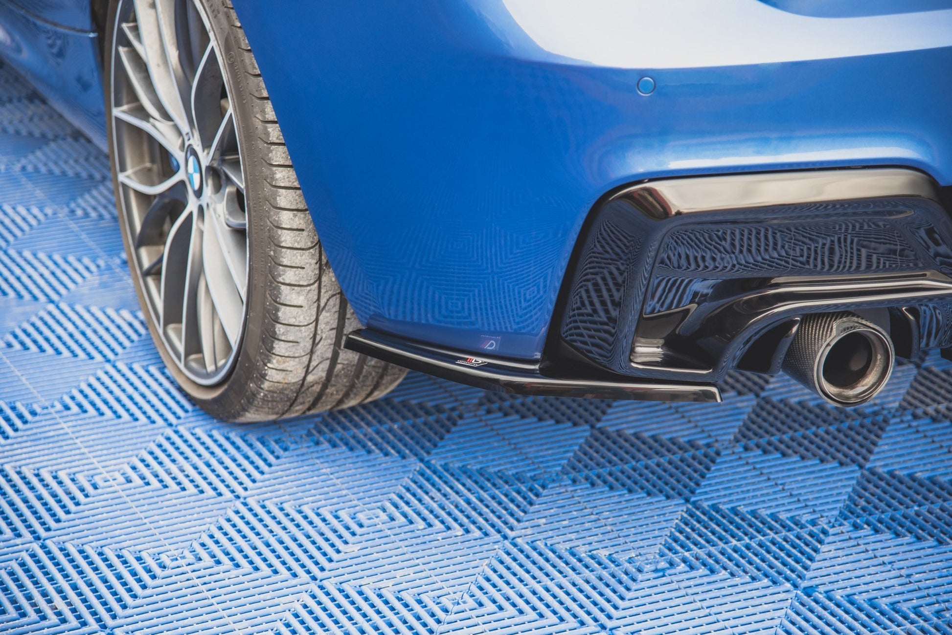 Heck Ansatz Flaps Diffusor V.2 für BMW M135i F20 Carbon Look